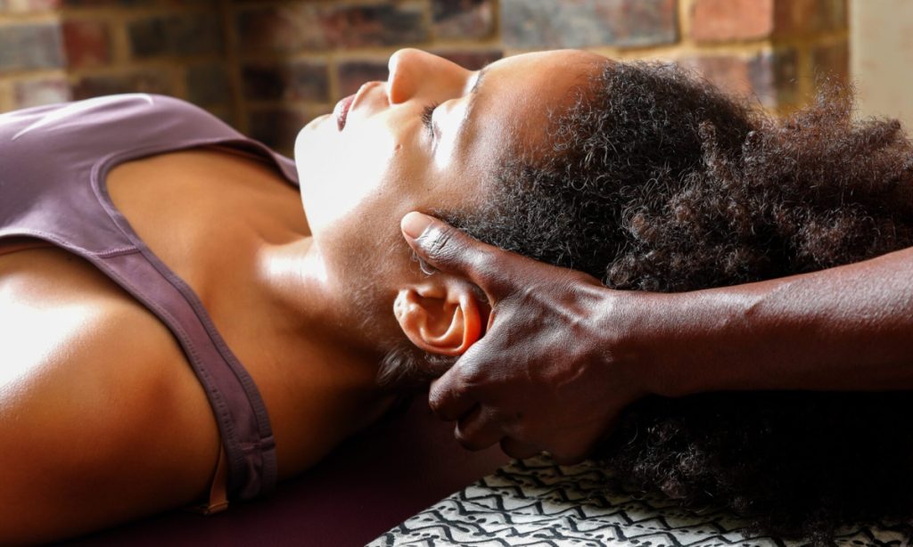 A functional integration session of holding the head